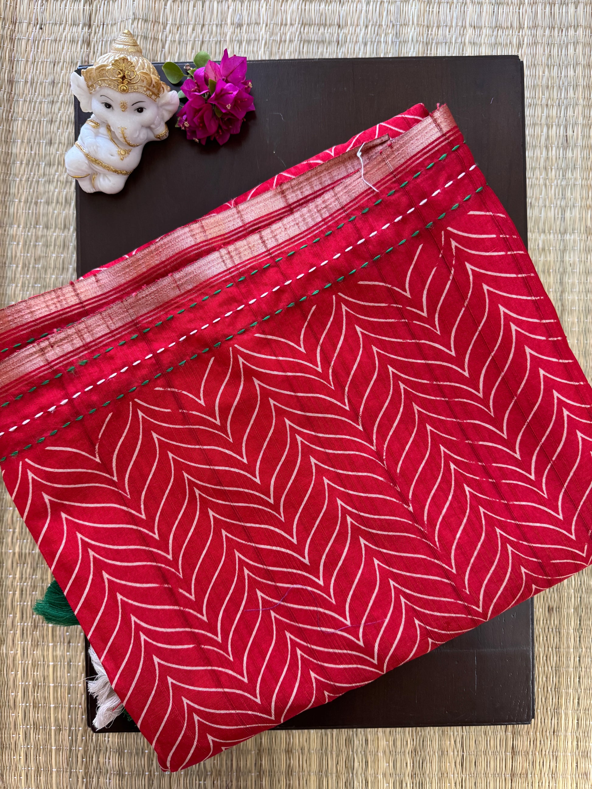 Matka Silk Saree – Red with Cream Chevron Pattern