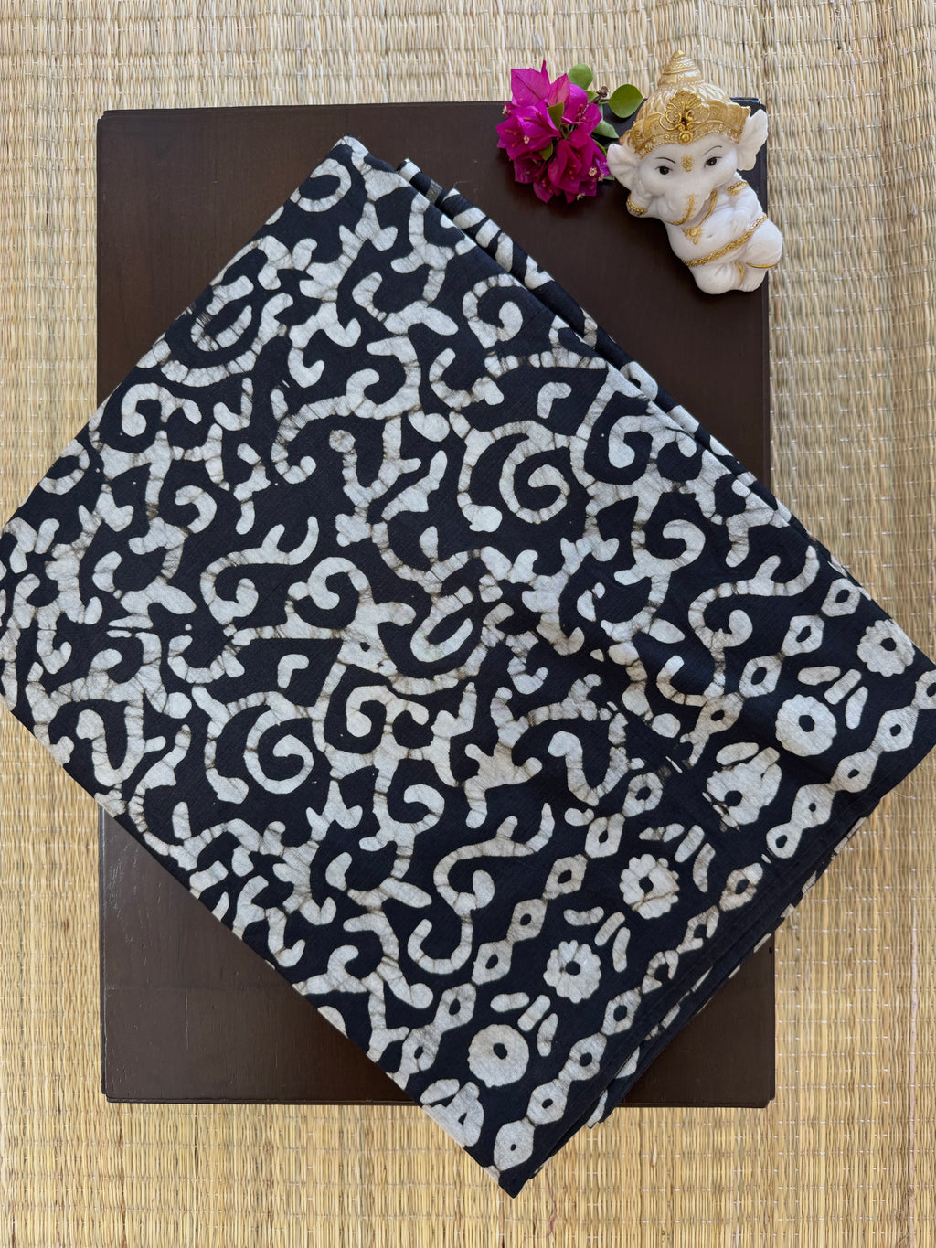 Mul Mul Cotton Saree – Black with Abstract Print