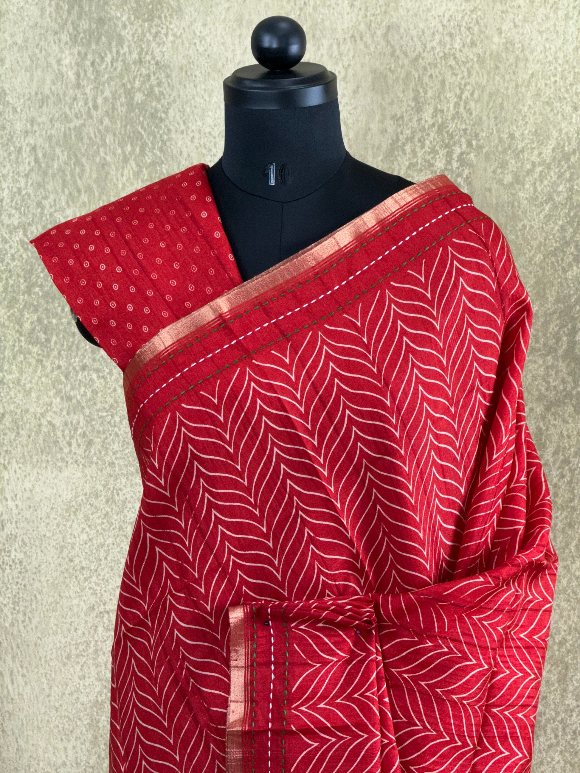 Matka Silk Saree – Red with Cream Chevron Pattern